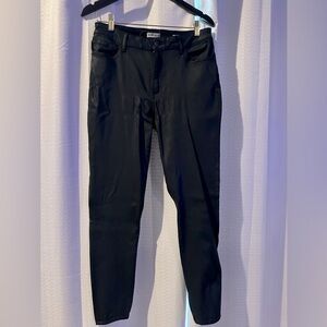 Shiny black women’s skinny jeans. Size 31